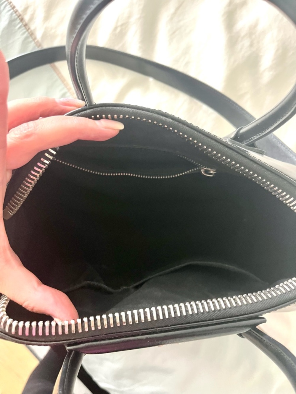 🔥Givenchy Medium Antigona Black Leather Bag🔥 - Picture 12 of 13
